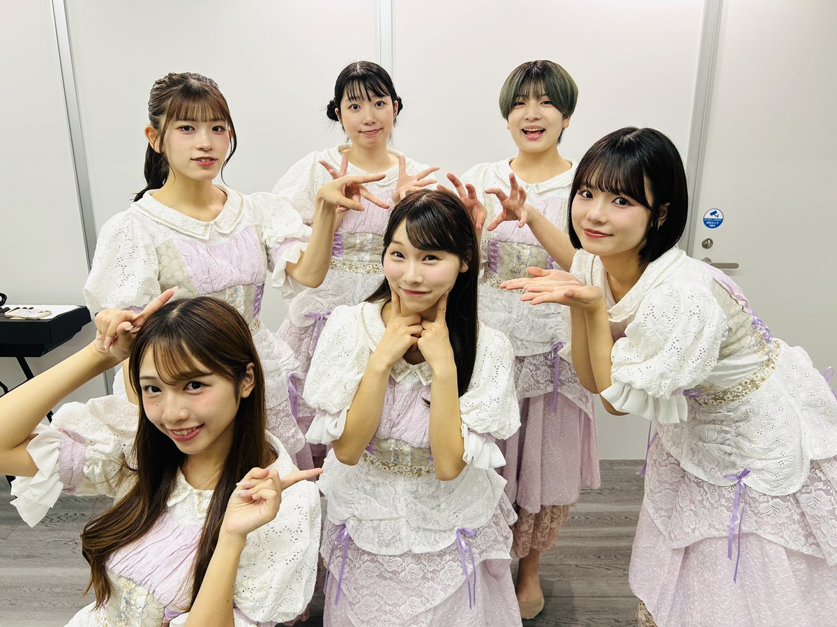ca_e_ca's tweet photo. 10/24(土)
「開歌-かいか-髙橋里穂卒業公演」

16:10 / 16:40(予定)

＠ 下北沢MOSAiC

・Sチケ 前売10,000円
優先入場／プレミアムグッズ／集合ワイドチェキ(サインあり)

・Aチケ(一般) 前売3,200円

・当日 3,700円

(https://t.co/VIEp4klS1w) https://t.co/qvypTB17F2