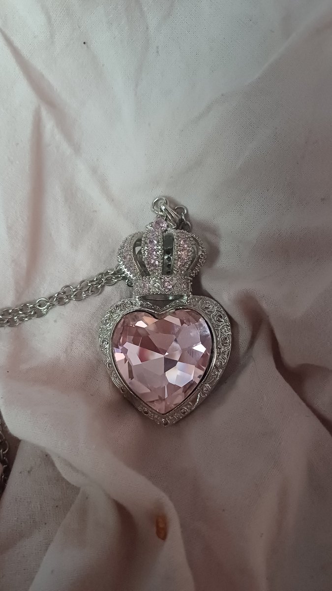 De4dGrrrl's tweet photo. I got the paris kids aliexpress dupe
Its not so good tbh https://t.co/4tdwcryBZw
