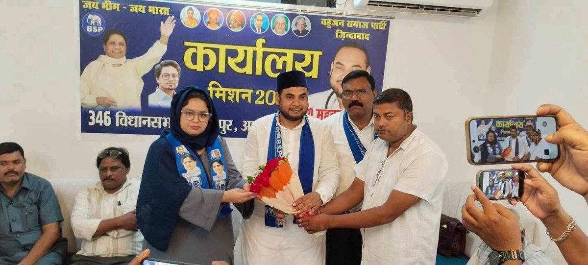 bspnews_'s tweet photo. BIG BREAKING 
आज़मगढ़ में सपा को बड़ा झटका,भारी संख्या में मुस्लिम समाज के लोगों ने थामा बसपा का दामन,
मुबारकपुर विधानसभा में बीएसपी प्रभारी/प्रत्याशी डॉ.महबूब आलम जी और मंडल प्रभारी @SabihaAnsariBsp जी के नेतृत्व में आयोजित मुस्लिम भाईचारा बैठक ऐतिहासिक रही
#बसपा_का_बढ़ता_जनाधार https://t.co/vlyrRFmWmh