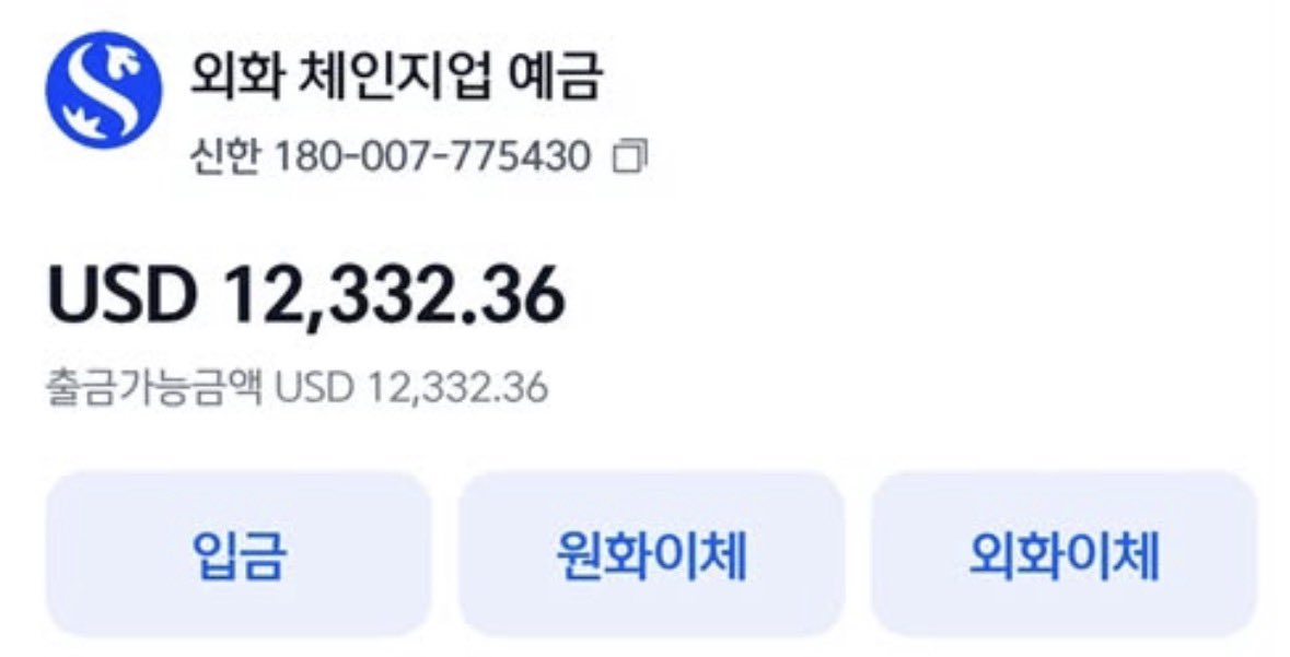 mad_dogdebt's tweet photo. 이야, 스레드에 유튜브 쇼츠로 이번 달 조회수 수익만 6,000만 원 벌었다는 사람 등장.

신기한 건 운영 중인 채널까지 깠다는 거임. 쇼츠 채널 위주로 무려 27개를 돌린다고 함.

올린 캡처에는 7월 수익 약 2,450만 원, 8월 진행 중 수익 약 1,000만 원도 찍혀 있음. 여러 채널 합산이라는데, 6,000만 원은 본인 주장이라 실제 정산액은 더 봐야겠지만.

유튜브 디시에서도 좀 유명한 사람인가 봄.

쇼츠 하나 대박 내는 것보다, 먹히는 포맷을 찾아서 채널 여러 개로 굴리는 쪽인가 싶네. 27개는 진짜 공장 수준인데 ㄷㄷ