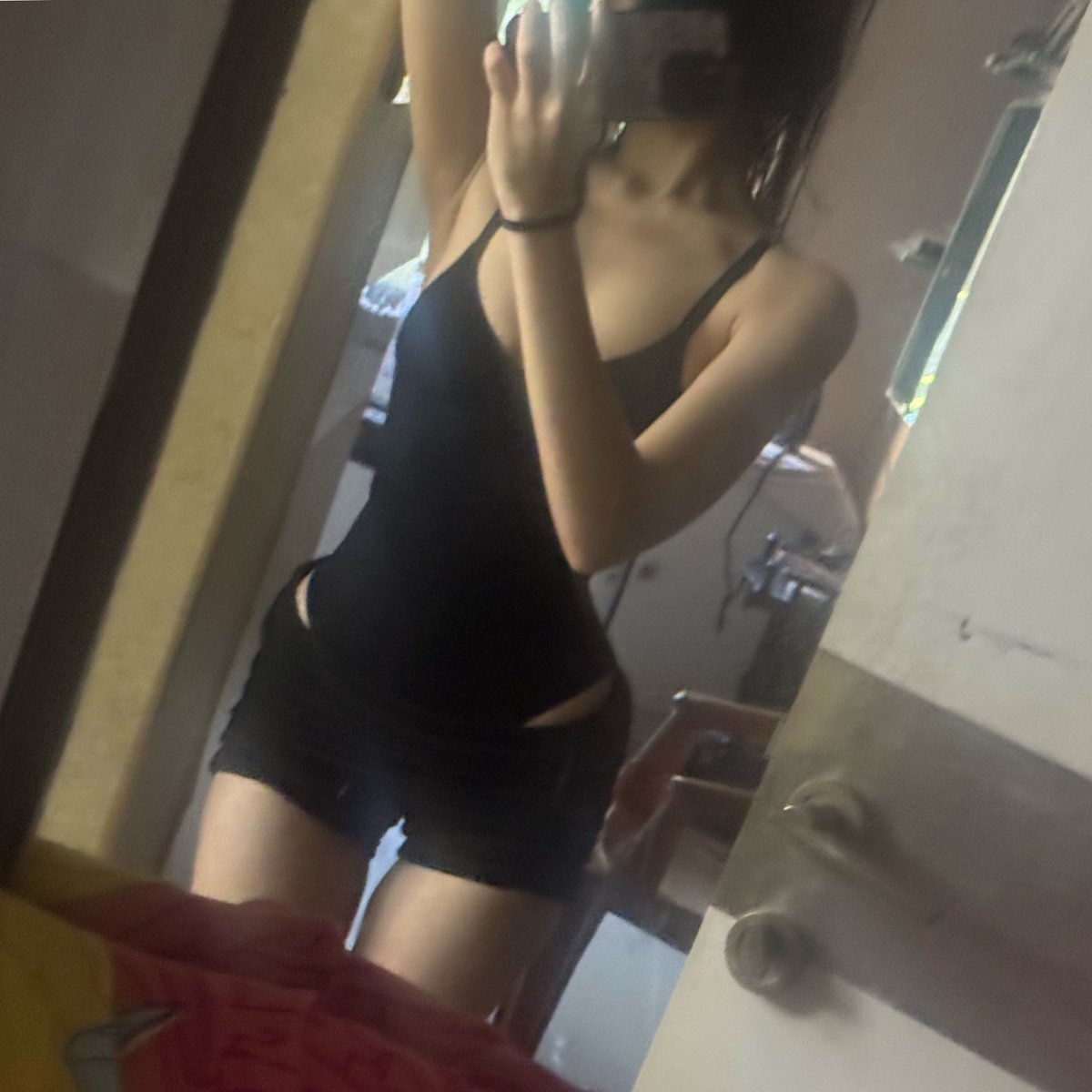 veedadoll's tweet photo. bodycheck @ 46 kgs 
the potential i have under all this weight 🤍 https://t.co/O4H31vtJ4d