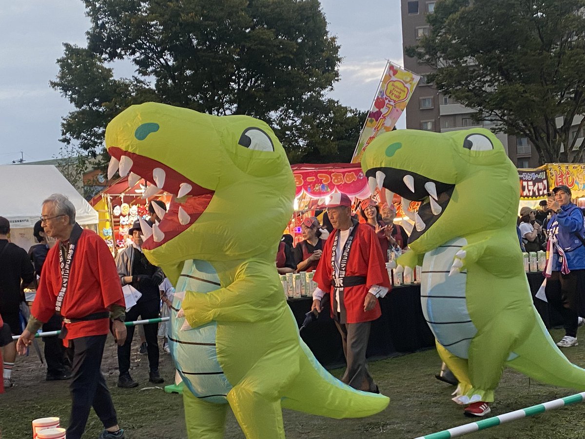 yumittii's tweet photo. 地元のお祭りに行ってきましたー
トトロもおったよ☺️ https://t.co/mg88to590G