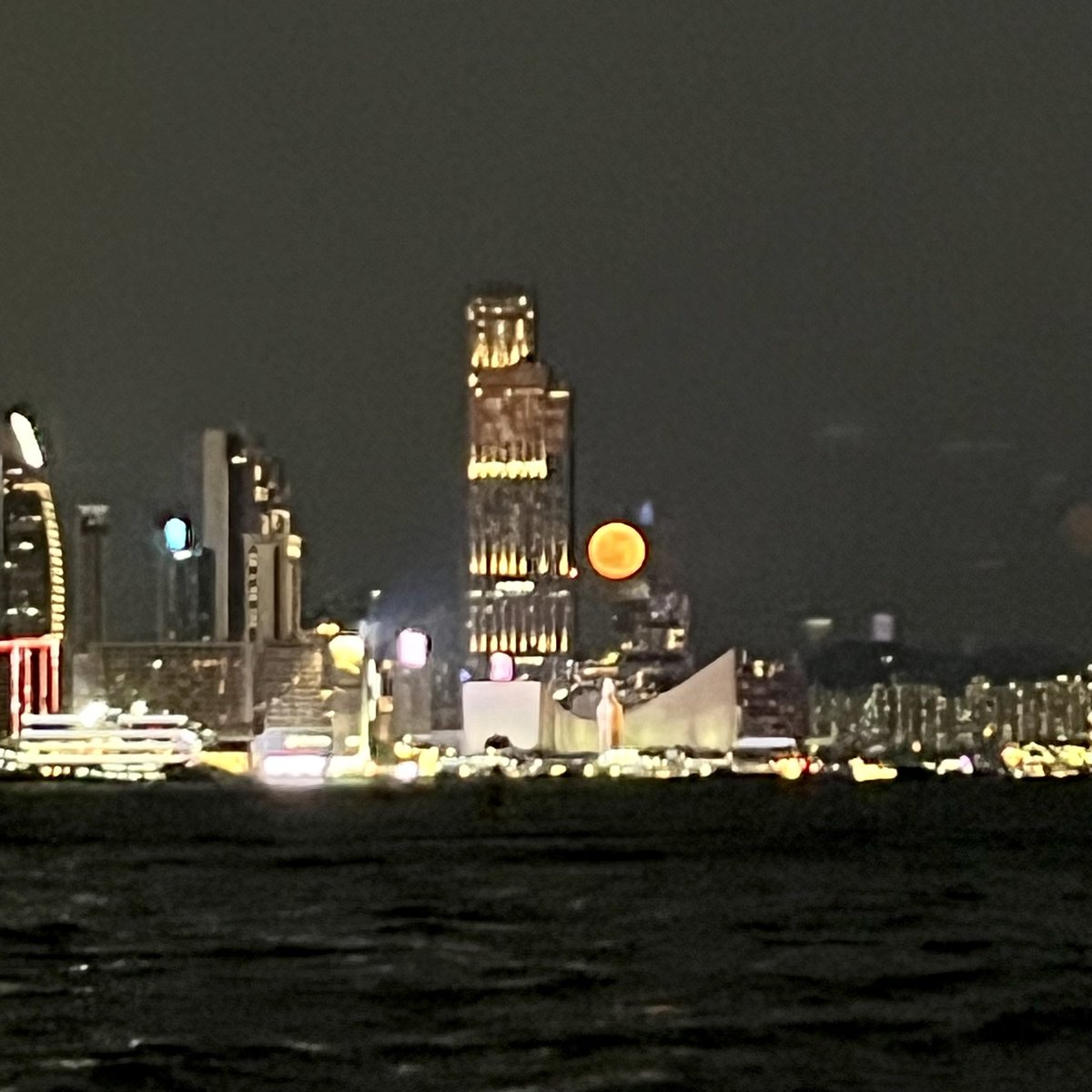 trailnesday's tweet photo. Full moon #Daily10k #HongKong https://t.co/f8N6SMBYSA
