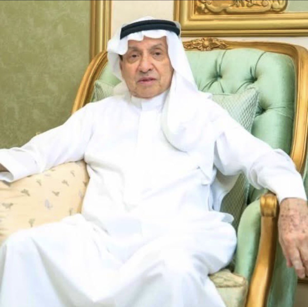 AlsaifSaad's tweet photo. غاب عنا اليوم رجلٌ لا يُعوّض، الأخ الحبيب والصديق الوفي / محمد بن عبدالرحمن الصالح السليم.
كان نقي القلب، عذب الروح، بشوشاً إذا لقيته، كريم الخلق إذا عاملته، محبوباً أينما حل، يترك في كل مجلس أثراً طيباً لا يُنسى.
الموت حق، والف��د موجع، ولا نقول إلا ما يرضي ربنا.
اللهم اجعل ما أقبل عليه خيراً مما أدبر عنه، واغسله بالماء والثلج والبرد، ونقه من الذنوب كما ينقى الثوب الأبيض من الدنس.
العزاء موصول الى اخيه  / علي و عبدالرحمن و جمال وكافه اسرة السليم و الزامل  الكرام.

ابا عبدالرحمن 
إلى جنة الخلد رحمك الله وأحسن مثواك
وضعت رحالك عند ربٍ كريم رحيم عظيم غفور
طبت وطيب الله مثواك
اللهم أحسن وفادتك وتقبلك مع الصالحين
وأسكنك جناتك مع الصديقين والشهداء.