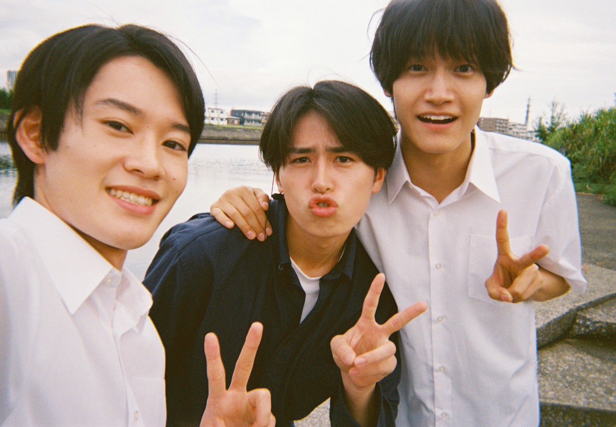 nori_dreaves's tweet photo. 松岡役、佐野晶哉さんとのツーショットと3人でのスリーショットも‼️

佐野さんとは同じ関西出身で同い年ということもあり山時さんも含め、お昼ご飯の時にずっとボケとツッコミをしてました笑

⬇️続く

#佐野晶哉
#山時聡真
#もうええわ
#Aぇǃgroup
#菊地範峻 https://t.co/VDpUXtzRw3