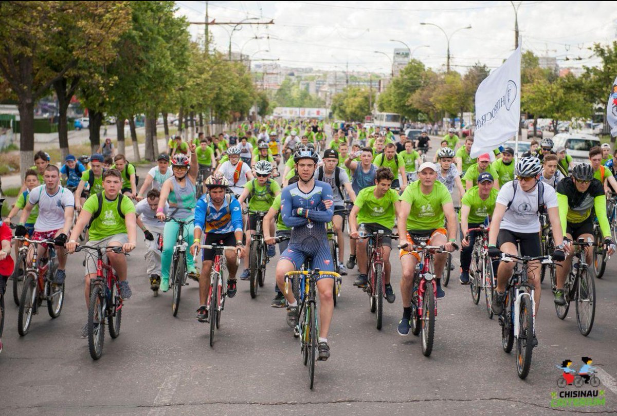 Luciasmithsx's tweet photo. Dacă tot e duminică, o tură cu bicicleta prin Chișinău sună mult mai bine decât încă o zi în casă. Azi are loc și Campionatul deschis al municipiului la ciclism, cu startul pe strada Albișoara. 🚲 #PedalezPrinChisinau #DuminicaActiva https://t.co/d2w0cfPKjp