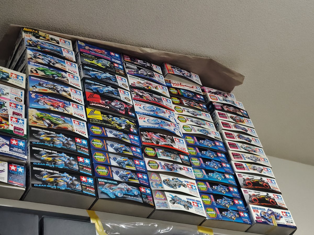 mmarry31's tweet photo. あかんなーー
通販で中古ミニ四駆を見ちゃうとあれもこれも欲しくなっちゃう……。

棚の上に山積みなのに……💧 https://t.co/oiNrnoi00W