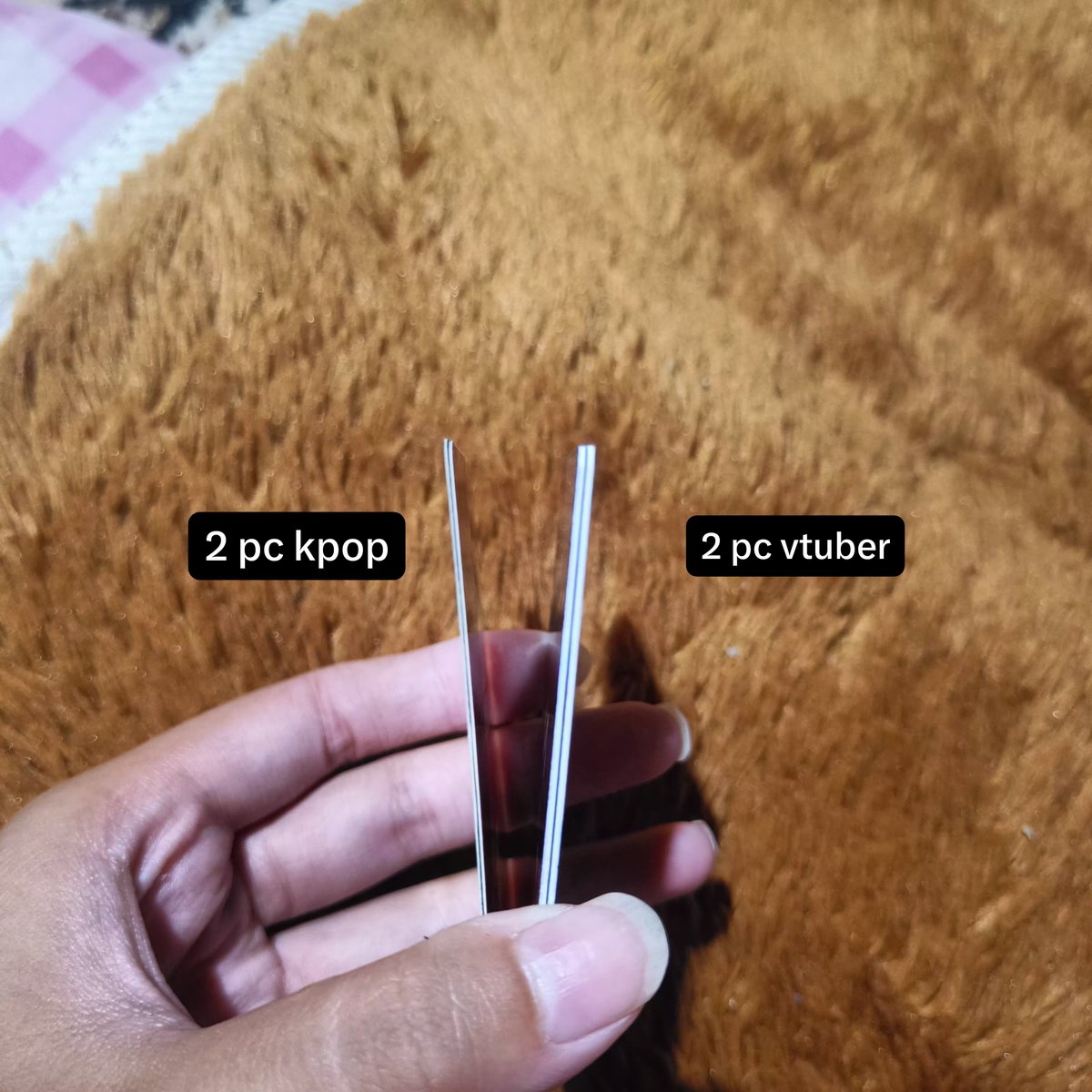sofarr_awayy's tweet photo. MFF NORAK bru pertama kali punya pc vtuber😭
Ak sbg kipop poca collector agak shock liatnya 🤣 https://t.co/aJvoVZYLkH