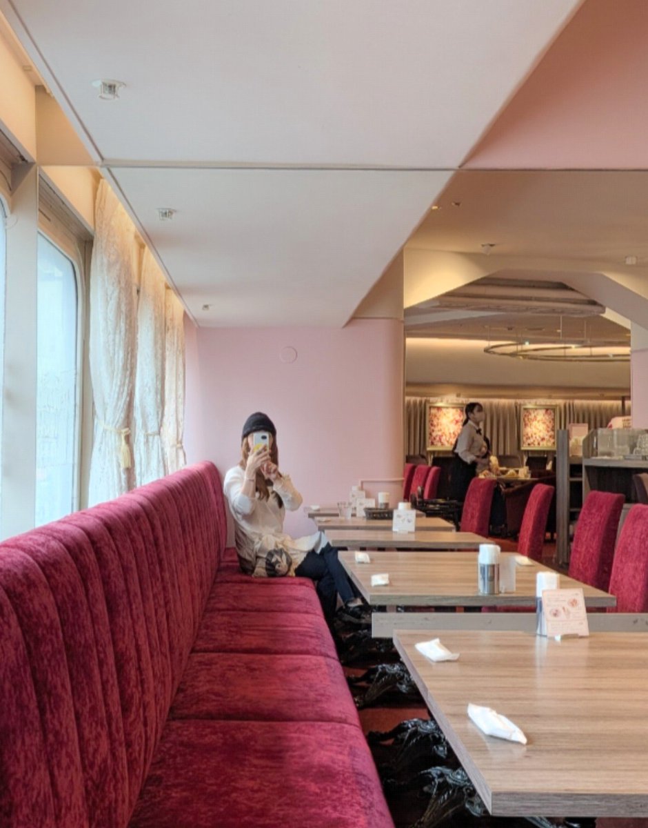 maco32525's tweet photo. シュールだねって言われたけど、たまにはね✌️😂またひとりで行く🥥🫖🍓🥧💕🙌
#ココナッツアイス
#アイスロイヤルミルクティー
#ミルフィーユ
#コーヒーより紅茶派
#ココナッツ大好き https://t.co/oKSty5lM9a