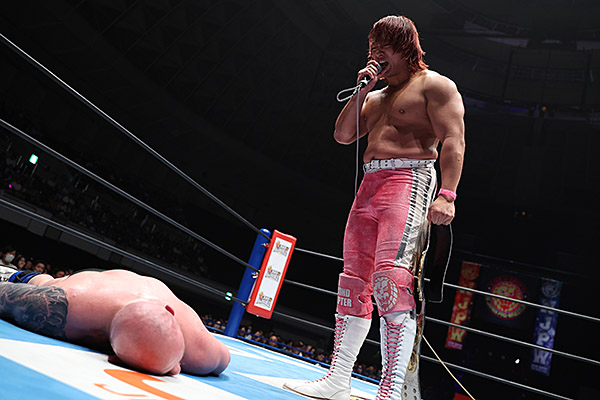 njpw1972's tweet photo. ★セミファイナル

「IWGP GLOBALヘビー戦」

ゲイブがモロニーをねじ伏せて王座防衛！

試合後、
傍若無人なゲイブに海野がラリアットをお見舞い！
次期挑戦者に名乗りをあげる！

※9.27『DESTRUCTION in KOBE』神戸大会
新日本プロレスのスマホサイトで詳報中！

https://t.co/MLYr8Rv7hD

#njdest https://t.co/CmlHpiEId9