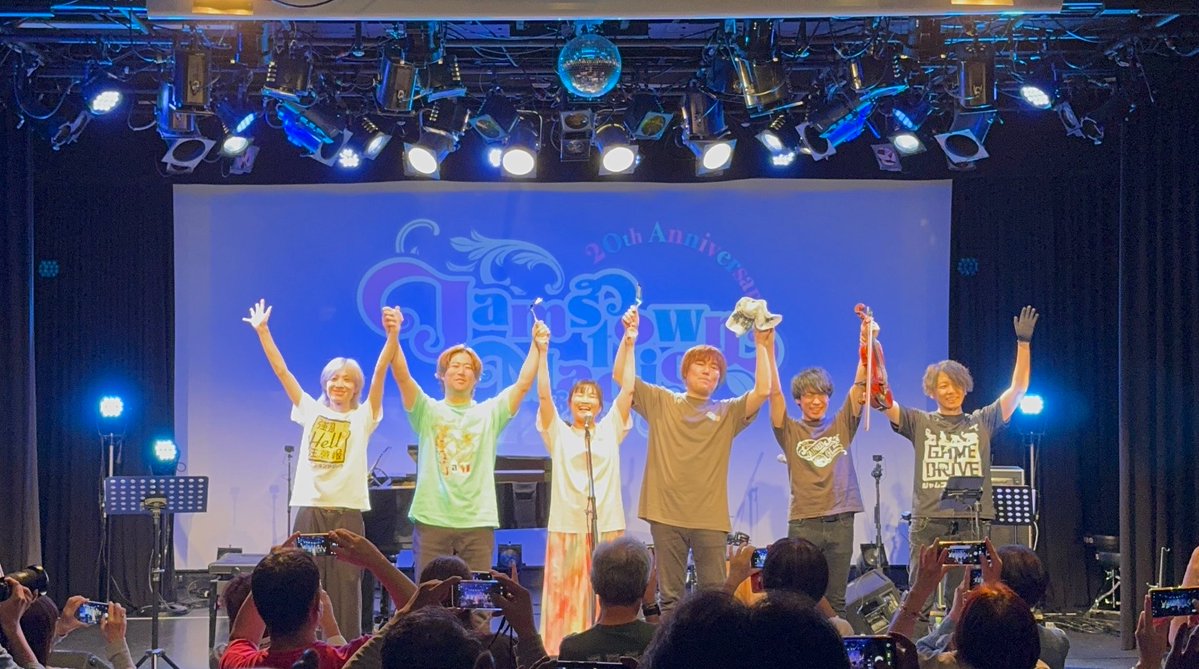 u1ito's tweet photo. ジャムスタンマジック20周年LIVEへ。横浜mint hallももうすぐラストとは…いろいろと年月を重ね、感慨深い。
20年前の曲も���最新曲も時を越えて味わえることはライブの醍醐味であり、エモいね。
ジャムスタンはこれからもしぶとく続けて参りましょう。応援しています✨️^( 'Θ' )^ https://t.co/VUKPVe54WM