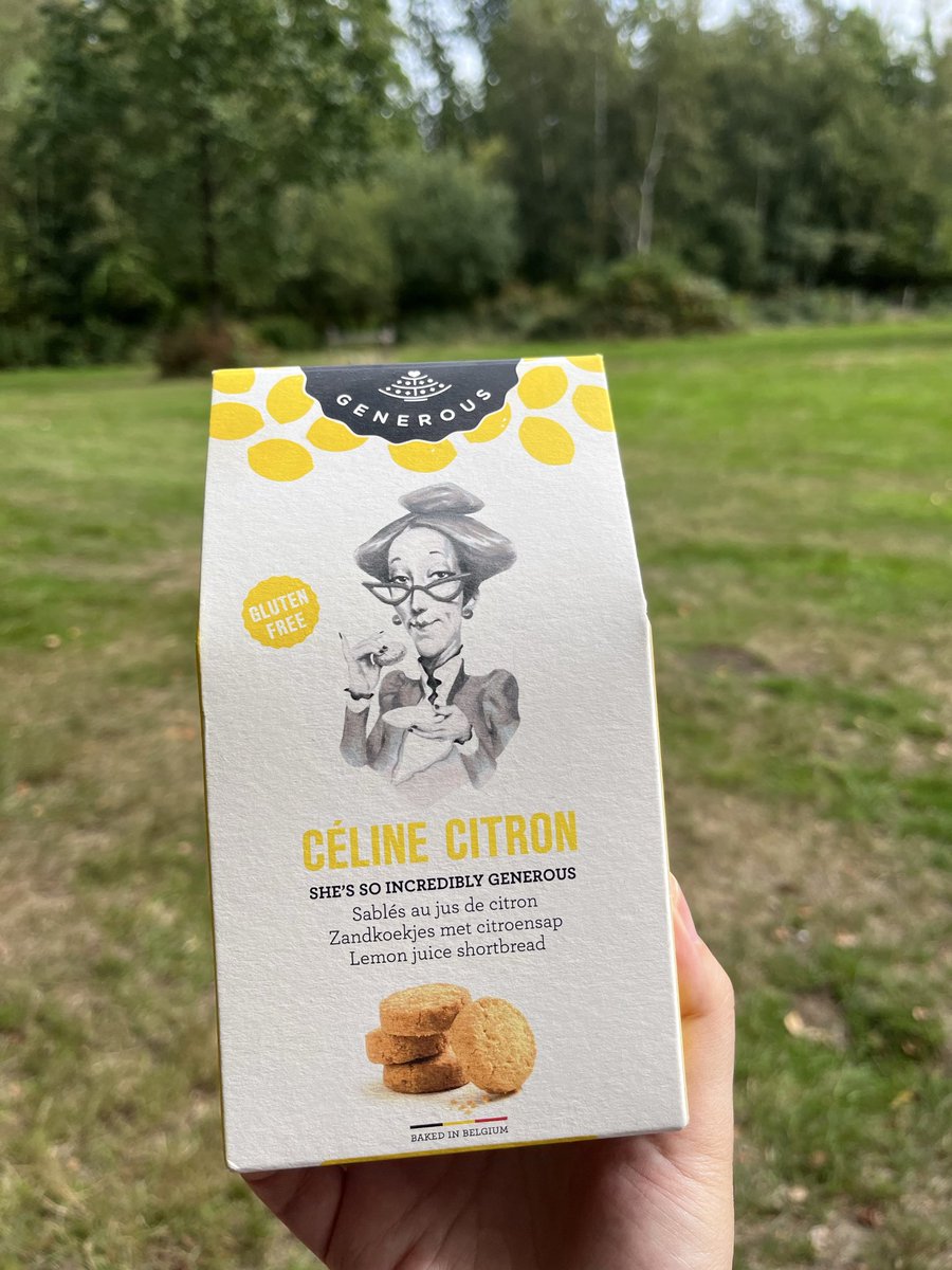 belgiumbier's tweet photo. このレモン味クッキー美味しかった。

クッキーの箱にShe's so incredibly generous(彼女は信じられないくらい寛大)って書いてあった。

美味しいクッキーにはベルギーでは寛大さも求められている https://t.co/Ym93WEqqny