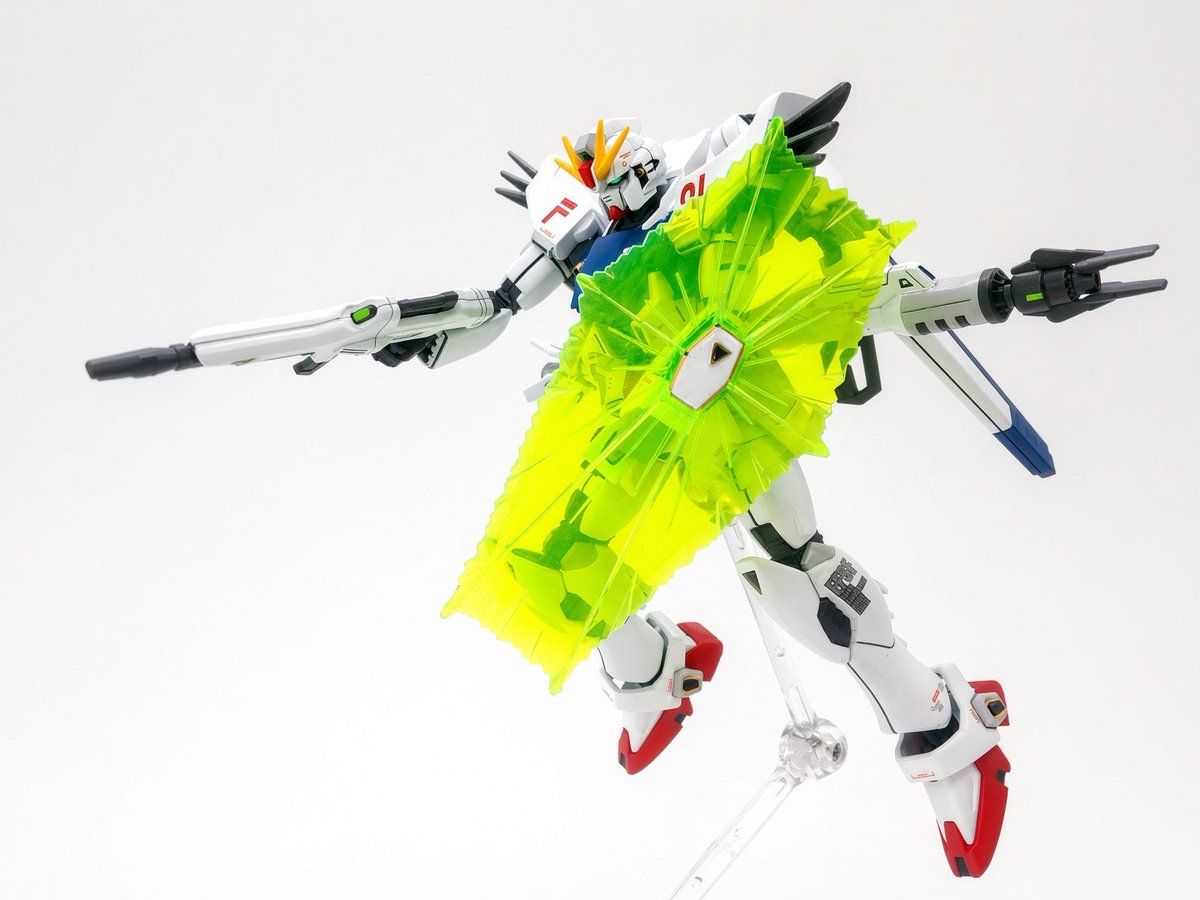 mogetaroh's tweet photo. HGUC F91
8年くらい前に作って、埃にまみれていたのをいたのを全塗装でリストア😁
ちっちゃくて筆塗り箇所が大変！
当時は800円くらいで売ってたかな

こんなことばっかやってるから積みプラが減らないんだぜとw

#ガンプラ  #プラモデルライフ https://t.co/giEpuAcz6p