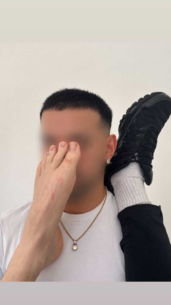 FeetLad01's tweet photo. He’s my sub. I’m still in charge — those feet are just my weakness. 😈

#FootFetish #Feet #Soles #Toes #FootWorship #Femdom #Domme #MySub #FilthyFeet #PrettyFeet #BDSM #Kinky #Sexytoes https://t.co/k6DTNgqd9D