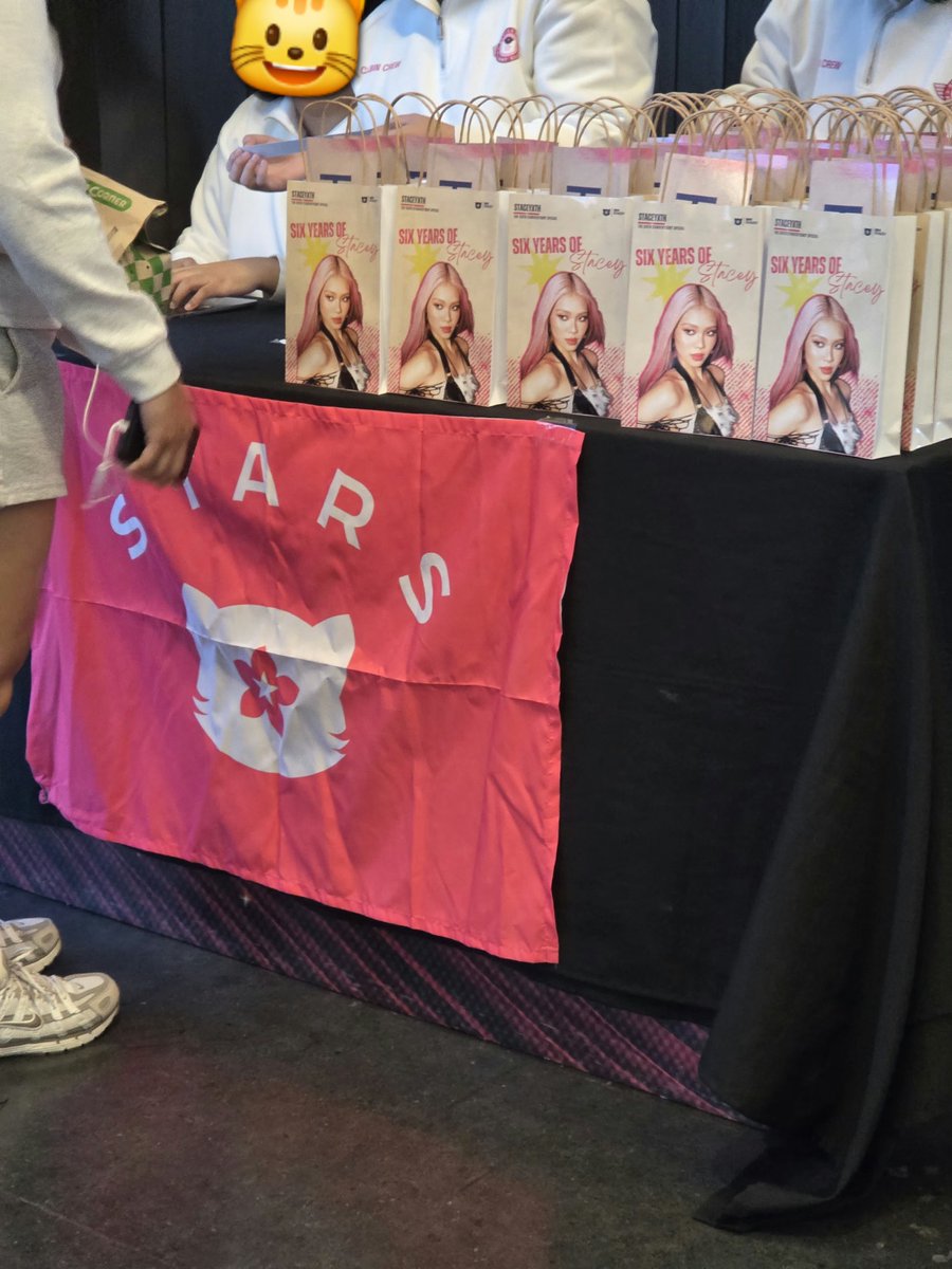 thecureisyou's tweet photo. pinkcey overload from this weekend's #ForgottenIsland block screenings

thank you so much @BiniStaceyOFC and @staceyfanspprt for planning &amp; making these events successful 

sobrang saya nung movie + extra memorable to watch it w/ fellow stars &amp; blooms

happy 6th anniv! #staceyxth https://t.co/iWAP3wBFvr