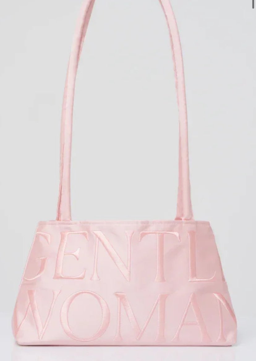 dci6sr's tweet photo. ส่งต่อ Gentlewoman Ballerina Bag in point pink 600 รส มีตำหนิตรงมุมขวาเป็นรอยนิดนึง แท้จากช้อป100% kaa 🩰🫧#ส่งต่อกระเป๋า #ส่งต่อgentlewoman #gentlewoman #gentlewomanมือสอง
#กระเป๋าgentlewoman #ส่งต่อกระเป๋าgentlewoman https://t.co/aZSS8AuNK3