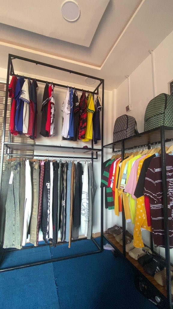 luxuryornoting's tweet photo. Will you rather buy clothes or use the money and chop? https://t.co/8pBiiuqixJ