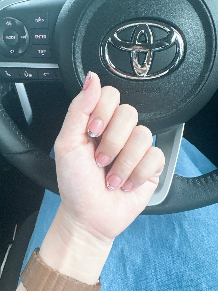 Anz1240's tweet photo. 人生初ネイル💅
長さだしはできないので自爪の長さで✨ https://t.co/h3lpyKsVRe
