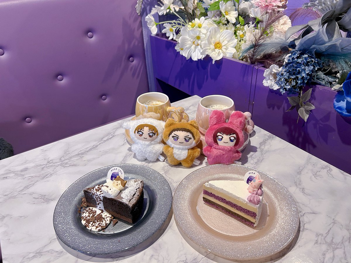 _ssdmelo's tweet photo. HOT頼むとめちゃかわいいカップでててくるカフェ( ᵒ̴̶̷̥́ ·̫ ᵒ̴̶̷̣̥̀ )💜🩵店内も紫でかわいかった〜！

おさなな並べたかったからうれしい🥳🩷地球上の3人組の中でいちばんかわいいね⊂( ᴖ ̫ᴖ )⊃♡ https://t.co/Qu9LfyJzQB