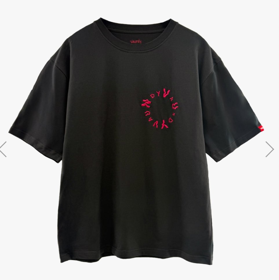 VAWS_no_BA's tweet photo. 持ってる人いたら教えてください🙏

このTシャツは
真っ黒なブラックですか？
ダークグレーっぽいですか？

#Vaundy https://t.co/K5xsFIKTyw