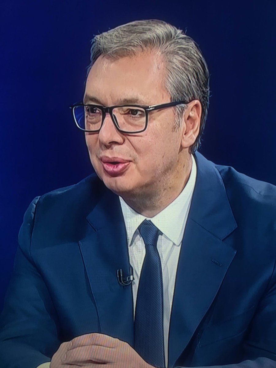 aleksa_babic15's tweet photo. Odlazi sa funkcije predsednika borben i uspravan ali ostaje uz svoj narod u nastavku borbe za stabilnu i naprednu budućnost! @avucic #vucic #srbijapobedjuje #ujedinjenasrbija https://t.co/91o5EyGSWK