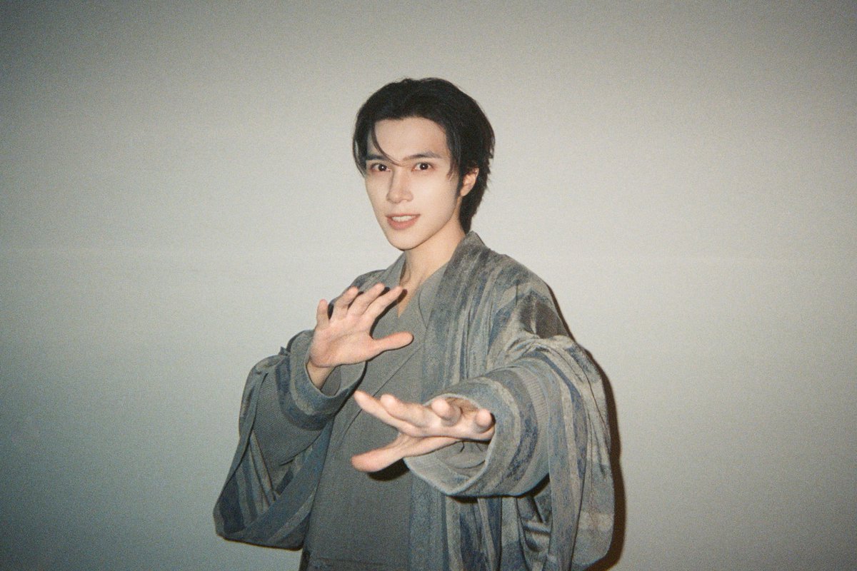 NCTsmtown's tweet photo. 🎂HAPPY BIRTHDAY TO #HENDERY
WE💚YOU

#HAPPYHENDERYDAY
#NCT #WayV https://t.co/x4YnIt64IE