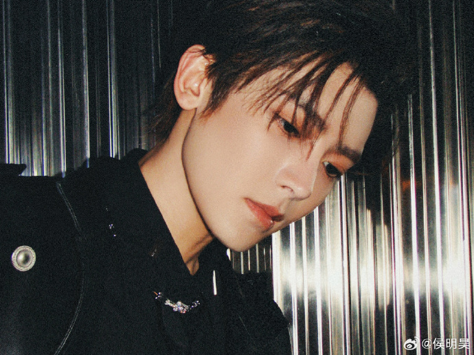 Kandelya_'s tweet photo. Why are you so ridiculously handsome?! 🫠✨

#HouMinghao #侯明昊 #NeoHou https://t.co/1DWYel8FGB