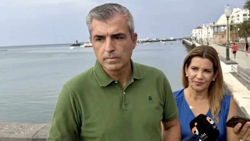 Radio_Islas's tweet photo. 🛟 El PP canario propone recuperar un dispositivo similar al de 2006 con Frontex y Fuerzas Armadas y reforzar los medios policiales ante la inmigración irregular.
https://t.co/zRXKTebYg2
#eldiariodelasislas #Canarias #Migración #Frontex https://t.co/hJeJZppSJp