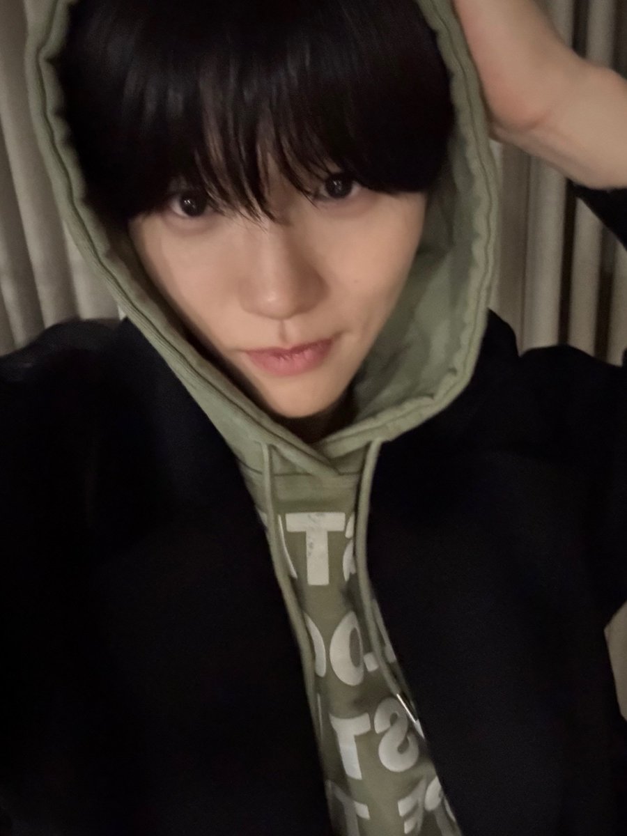 bluetree621's tweet photo. 후드셀카 😁😁😁 https://t.co/iIVRmBoFWq