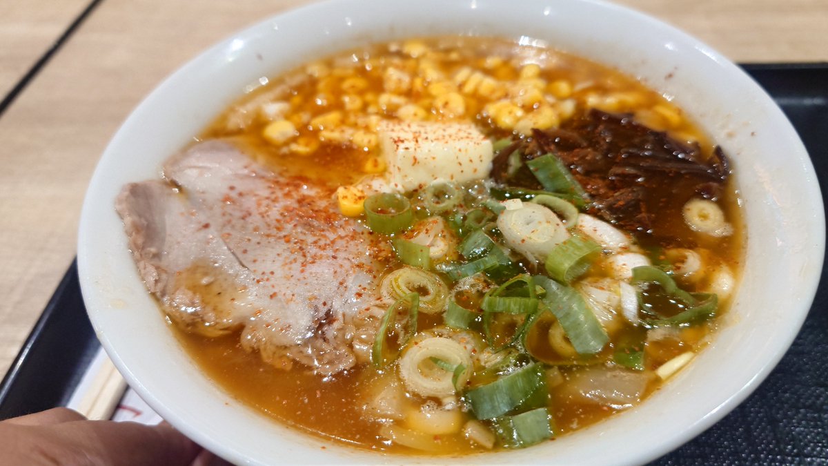 DADAsun034's tweet photo. 時間がないので搭乗エリア内で最後の北海道飯 https://t.co/7Cjd90LNFx