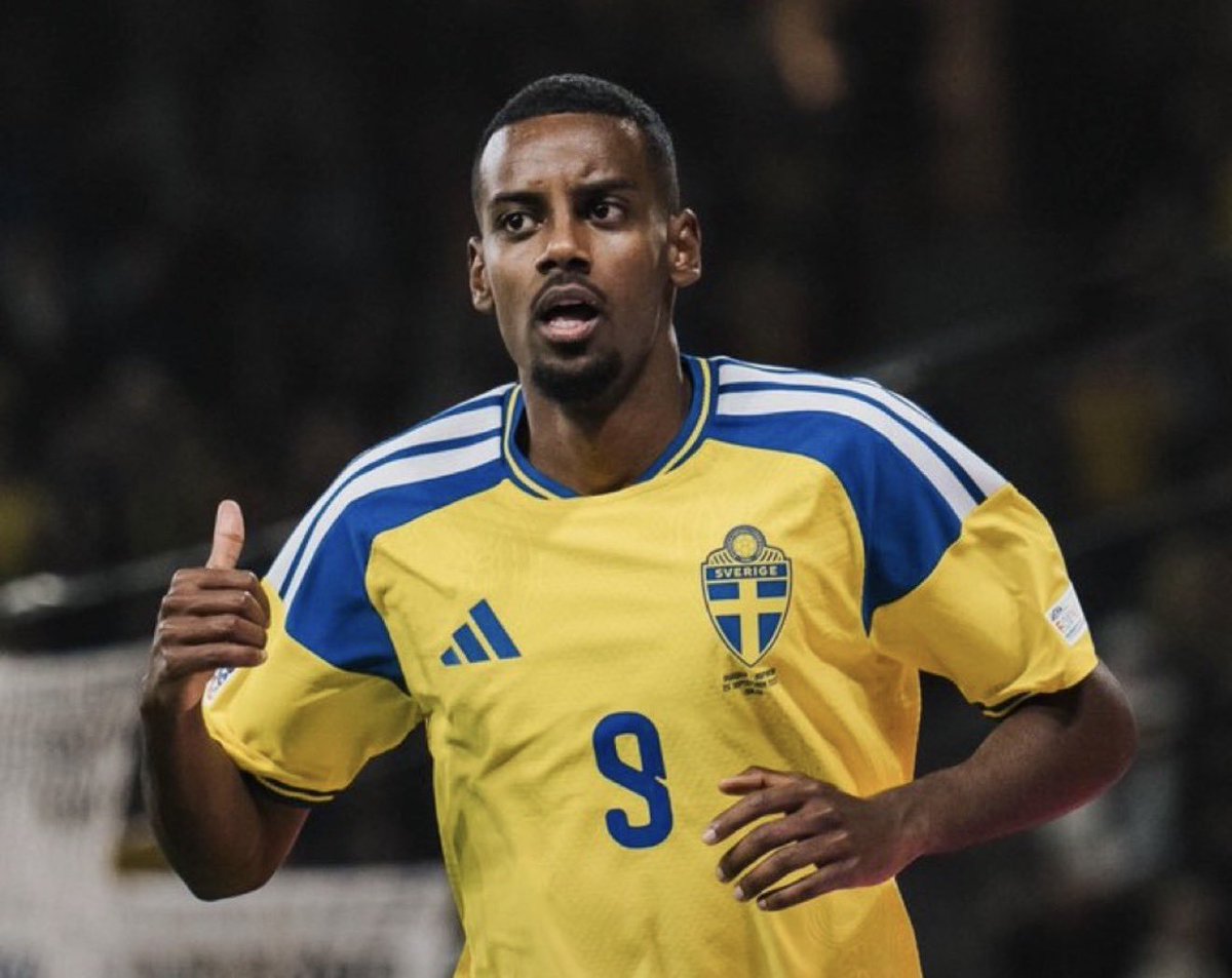 com_shimokenken's tweet photo. 🚨 Alexander Isak returns to Liverpool as he leaves Sweden camp due to minor injury.

“The striker will not be involved in Sweden’s three remaining fixtures in the current international break and will now be assessed by club medical staff”, club confirms. https://t.co/Wl37Ac3hEL