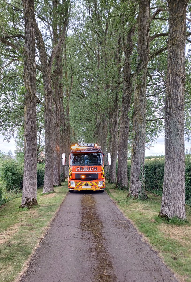 CrouchRecovery's tweet photo. 🌳🚛 Taking the scenic route!

Wherever the job takes us, Crouch Recovery is ready to roll. 💪

#CrouchRecovery #RecoveryTruck #VehicleRecovery #HGVRecovery #RoadsideAssistance #RecoveryServices https://t.co/FD9iVav5q7
