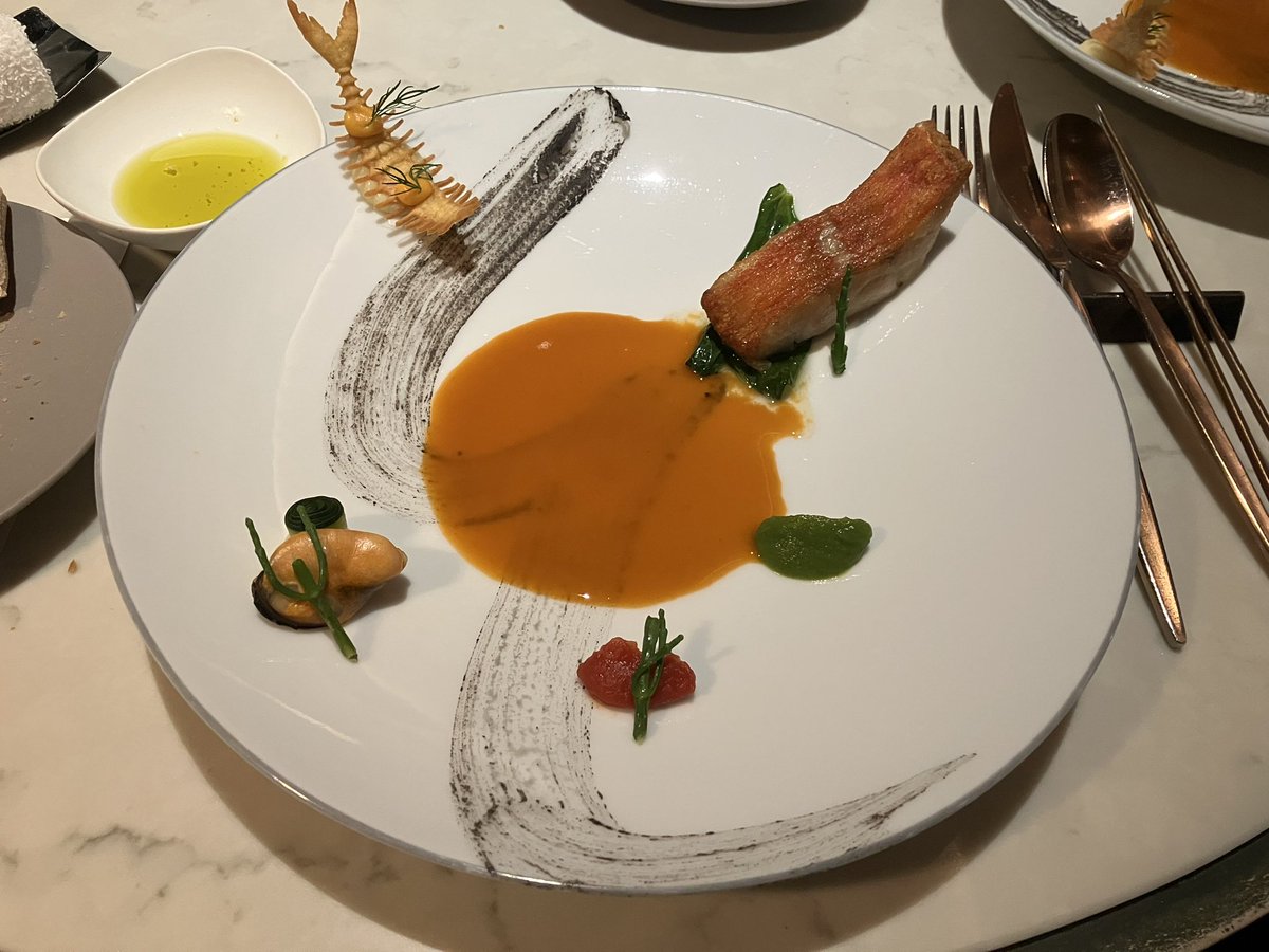 Bakitter's tweet photo. メムズ東京オートグラフの招待ディナー
魚メイン（金目鯛）と肉（国産牛）メインとデザート
この後、紅茶と菓子もあったぜー
ワインは白も赤も出ました。
酔っ払いです😆 https://t.co/0SpazOamge