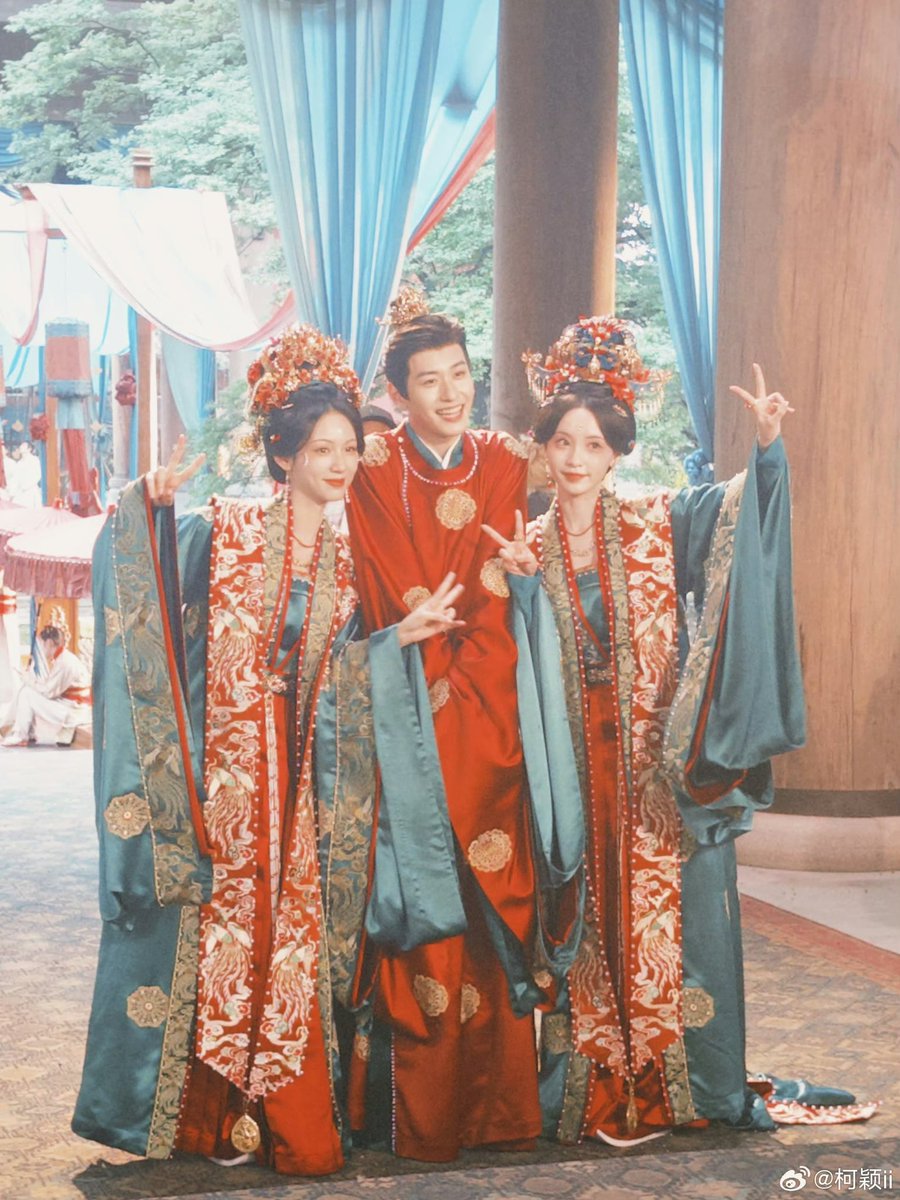dailyxuan999's tweet photo. 📺 260927  — #SpringOfTheBlade (3/5)

#XuZhenxuan #คมวสันต์ซ่อนรัก #สวีเจิ้นเซวียน

เจ้าบ่าวหนึ่งคนกับเจ้าสาวอีกสองคน ใครคือตัวจริงกันนะ? 

©️ 柯颖ii https://t.co/AMPHx10rSW