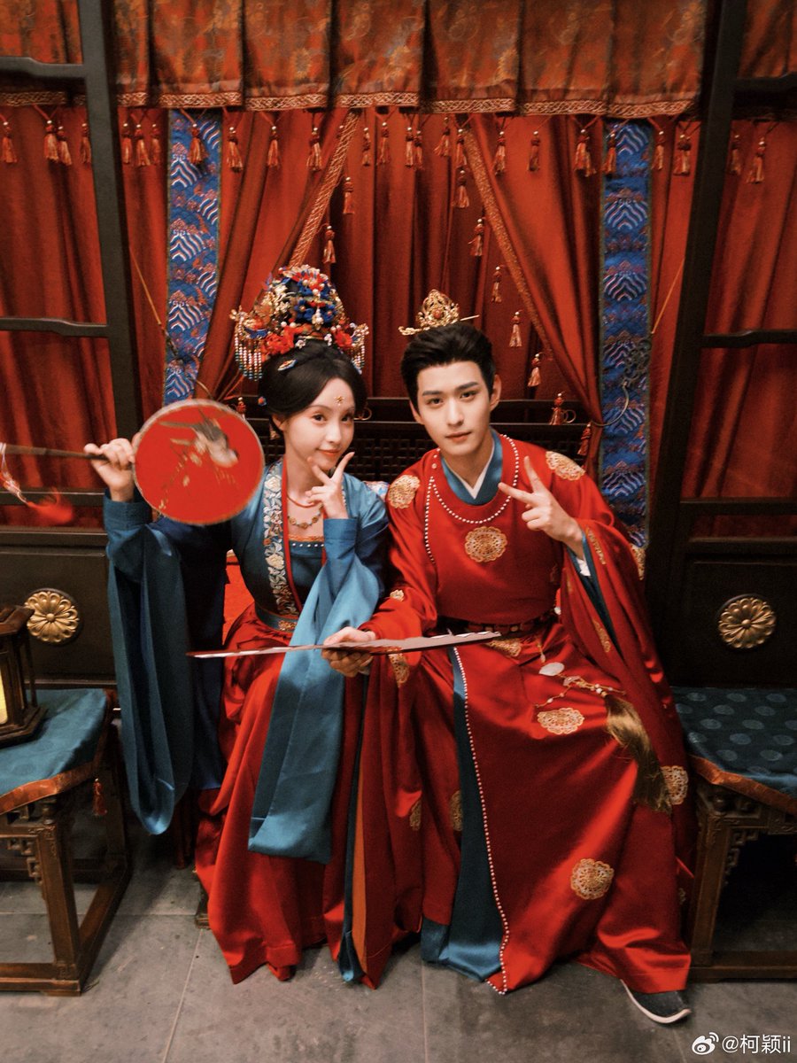 dailyxuan999's tweet photo. 📺 260927  — #SpringOfTheBlade (3/5)

#XuZhenxuan #คมวสันต์ซ่อนรัก #สวีเจิ้นเซวียน

เจ้าบ่าวหนึ่งคนกับเจ้าสาวอีกสองคน ใครคือตัวจริงกันนะ? 

©️ 柯颖ii https://t.co/AMPHx10rSW