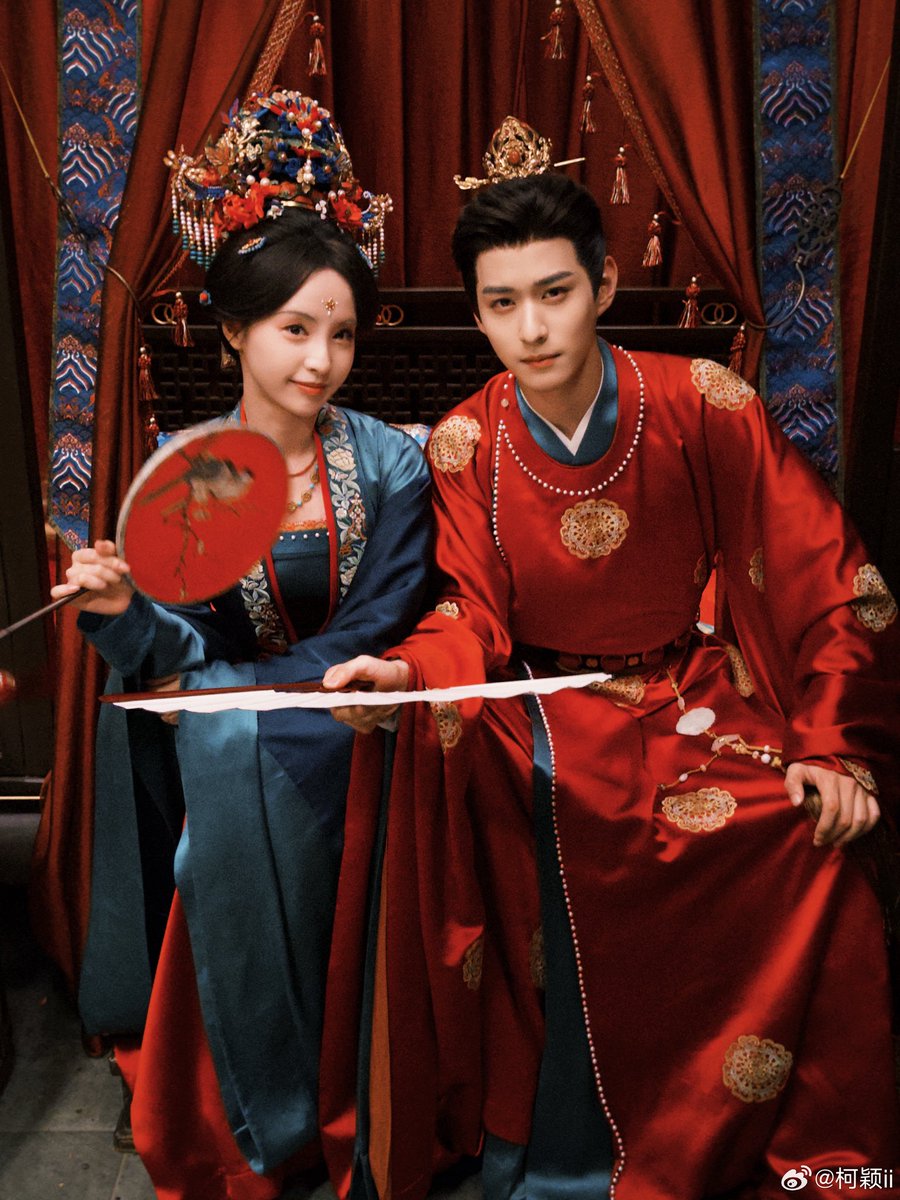 dailyxuan999's tweet photo. 📺 260927  — #SpringOfTheBlade (3/5)

#XuZhenxuan #คมวสันต์ซ่อนรัก #สวีเจิ้นเซวียน

เจ้าบ่าวหนึ่งคนกับเจ้าสาวอีกสองคน ใครคือตัวจริงกันนะ? 

©️ 柯颖ii https://t.co/AMPHx10rSW