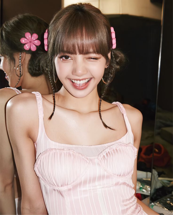 lalisaorbit's tweet photo. #Lisa in blush pink is my favourite genre >>> https://t.co/qQawggsRwH