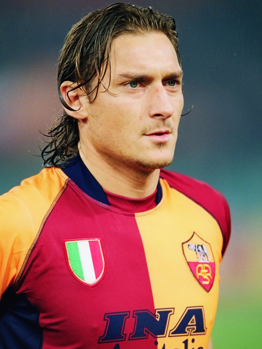 SerieA_EN's tweet photo. Happy Birthday, @Totti 👑👏 https://t.co/upbS0UcZ4t