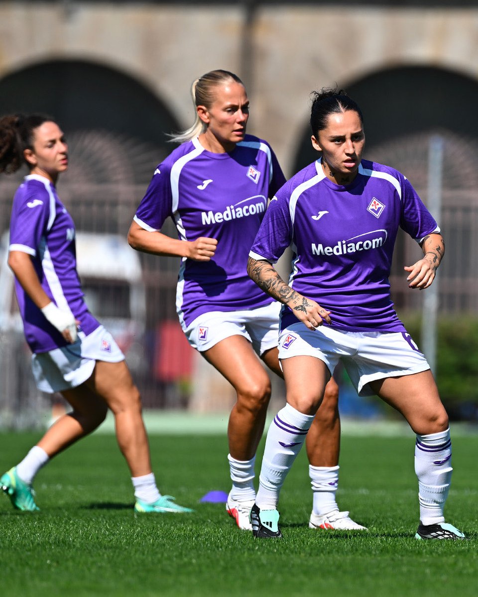 ACF_Womens's tweet photo. 💪 Ready for the debut!💜
#InterFiorentina https://t.co/JbA9wDLKED