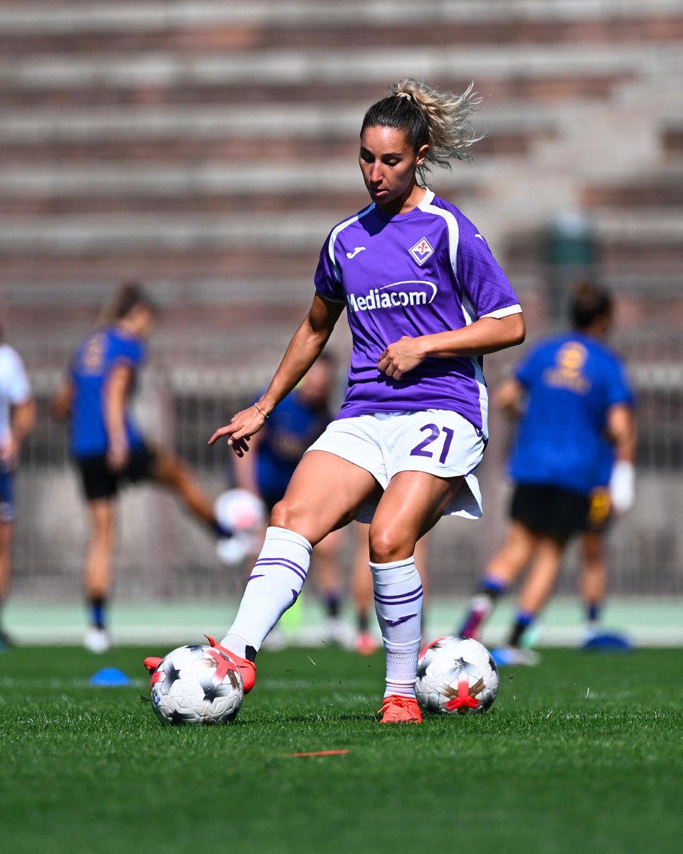 ACF_Womens's tweet photo. 💪 Ready for the debut!💜
#InterFiorentina https://t.co/JbA9wDLKED