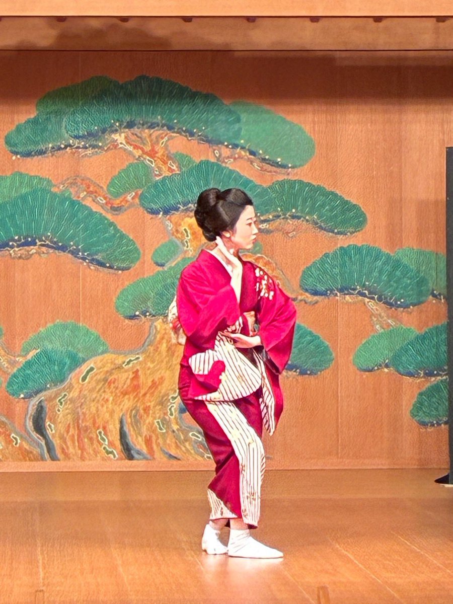 goto69153546's tweet photo. 習っている日舞の発表会でした。
9月、予定が詰まりすぎて誰にも何も告知できてなかった。反省、、

親と親友が見に来てくれました。

和装が似合いすぎて教室のお姉さんが爆笑してくれました。
うれしかった☺️ https://t.co/vUQ4YEnZYr
