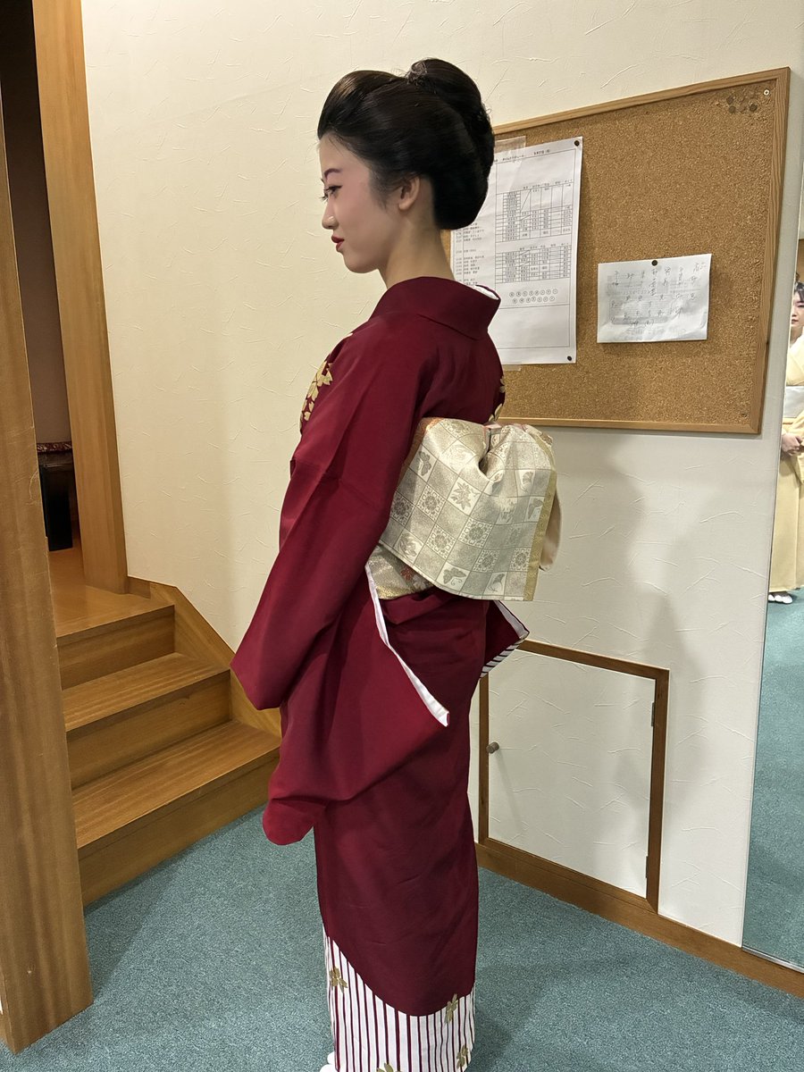 goto69153546's tweet photo. 習っている日舞の発表会でした。
9月、予定が詰まりすぎて誰にも何も告知できてなかった。反省、、

親と親友が見に来てくれました。

和装が似合いすぎて教室のお姉さんが爆笑してくれました。
うれしかった☺️ https://t.co/vUQ4YEnZYr