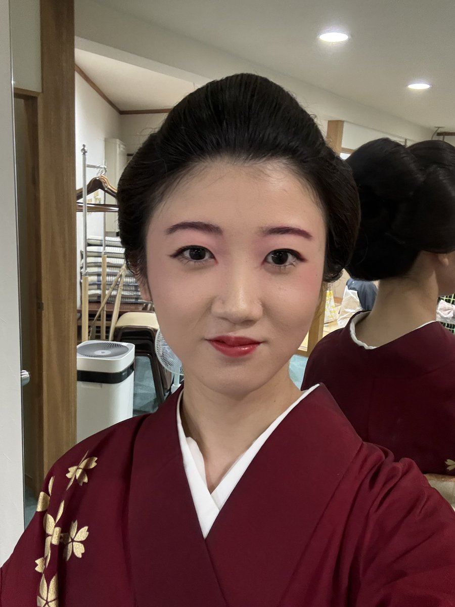 goto69153546's tweet photo. 習っている日舞の発表会でした。
9月、予定が詰まりすぎて誰にも何も告知できてなかった。反省、、

親と親友が見に来てくれました。

和装が似合いすぎて教室のお姉さんが爆笑してくれました。
うれしかった☺️ https://t.co/vUQ4YEnZYr