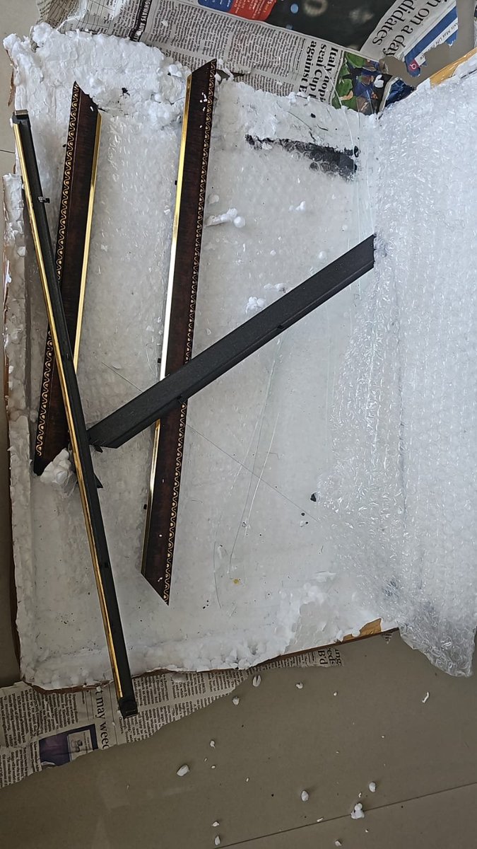 NiteshAIMICS's tweet photo. @BlueDartCares 
@BlueDart_ 
I have sent you private messages many times but due to your poor service I did not even get a reply. I am getting so much trouble and tension seeing my 2000 ₹ item ruined.Your courier team completely ate my item. https://t.co/2CatdhlbYN