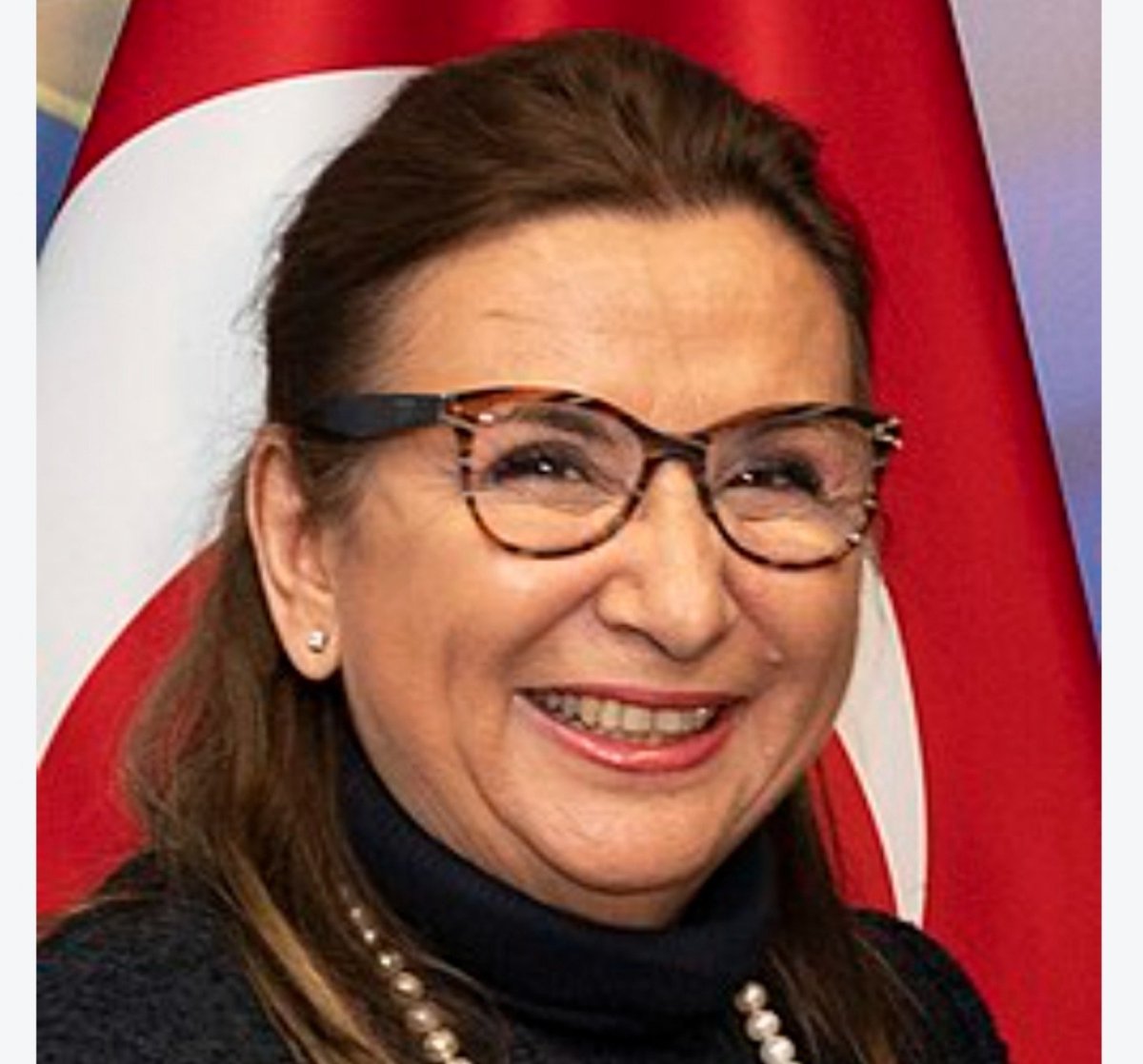 KaraKecili26's tweet photo. Son Dakika: Başı açık seküler Eski Ticaret Bakanı Ruhsar Pekcan'a "haksızlık ettik sanırım" Kendi şirketinden bakanlığına dezenfekte malzemeleri sattı, yolsuzluk yaptı diye üzerine gitmiştik.

2 Milyar fon vurgunu adı geçen Akp'li çok müslüman Türbanlı Hacı Fatma Betül Sayan Kaya "Zehra Taşkesenlioğlu nun yaptığı bu kiri temizlemek için bakan hanım malzemeleri belkide hediye etmiştir.