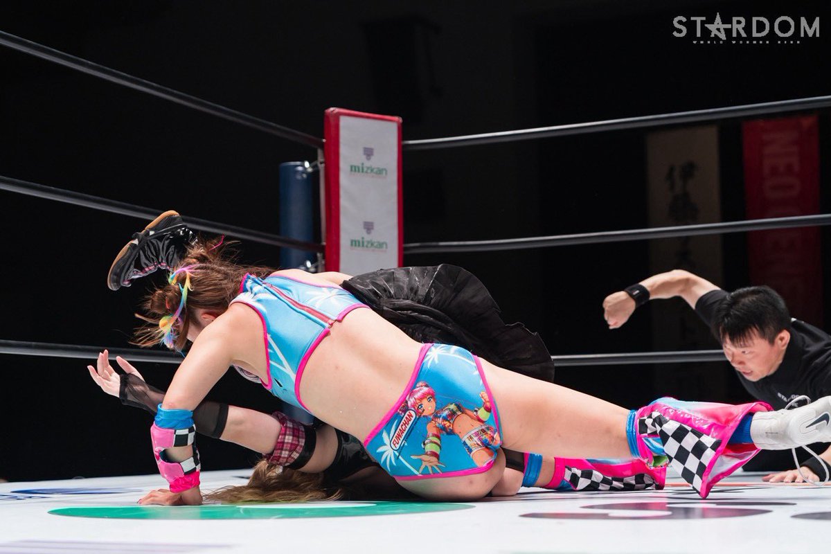 rian_stardom's tweet photo. 滋賀大会ありがとうございました！

気づいた時にはフワに丸め込まれてた
悔しすぎる！！！！！！

あまりにも一瞬すぎた

 #STARDOM   #スターダム  #伊藤リスペクト軍団 https://t.co/UqEjcYbIVq