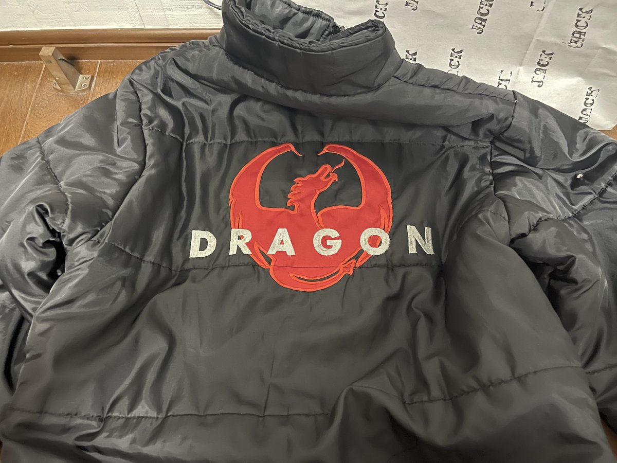 tontonxakxak's tweet photo. 帰り道に飲み友達の年下クンがやってる古着屋でDRAGONのダウンゲット。
2000円。
#JACK https://t.co/jucssIjvuz
