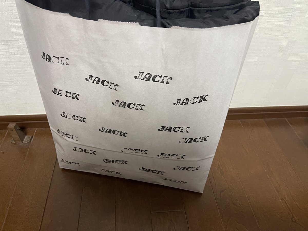 tontonxakxak's tweet photo. 帰り道に飲み友達の年下クンがやってる古着屋でDRAGONのダウンゲット。
2000円。
#JACK https://t.co/jucssIjvuz