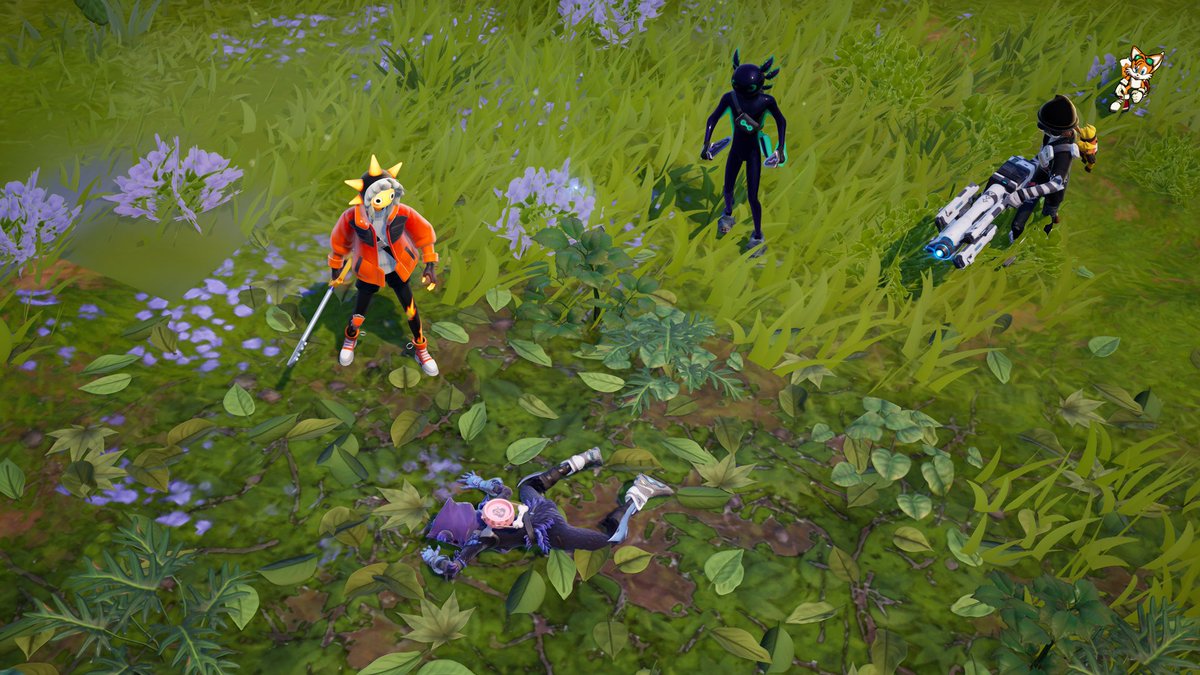 Darius101ii's tweet photo. shotout to this moment playing with friends yesterday when we made rtl fall off a tree, making her kiss the ground and laughing about it all day https://t.co/LqQkRa1c5I