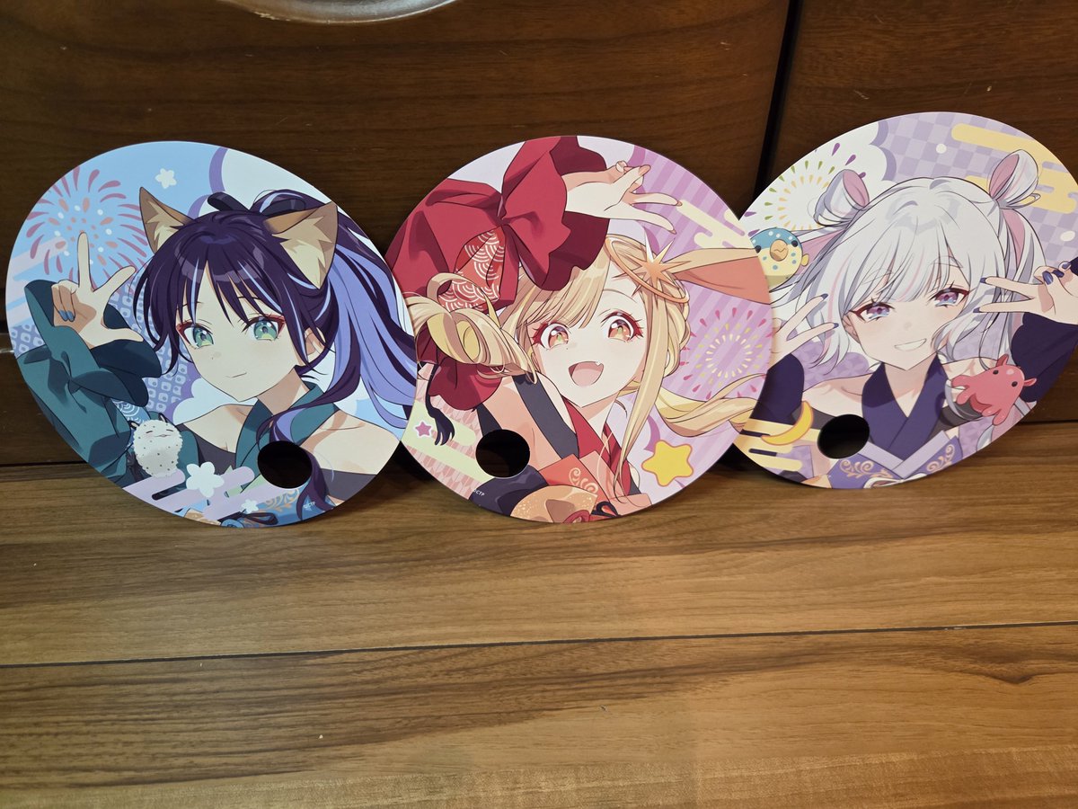 pkt0408's tweet photo. 超かぐや様！見てきた！
うちわ貰った！
めっちゃ完成度高い映画だった！！！
絶対映画で見た方がいい！
超おすすめ✨️ https://t.co/KNFU2Z7pS0